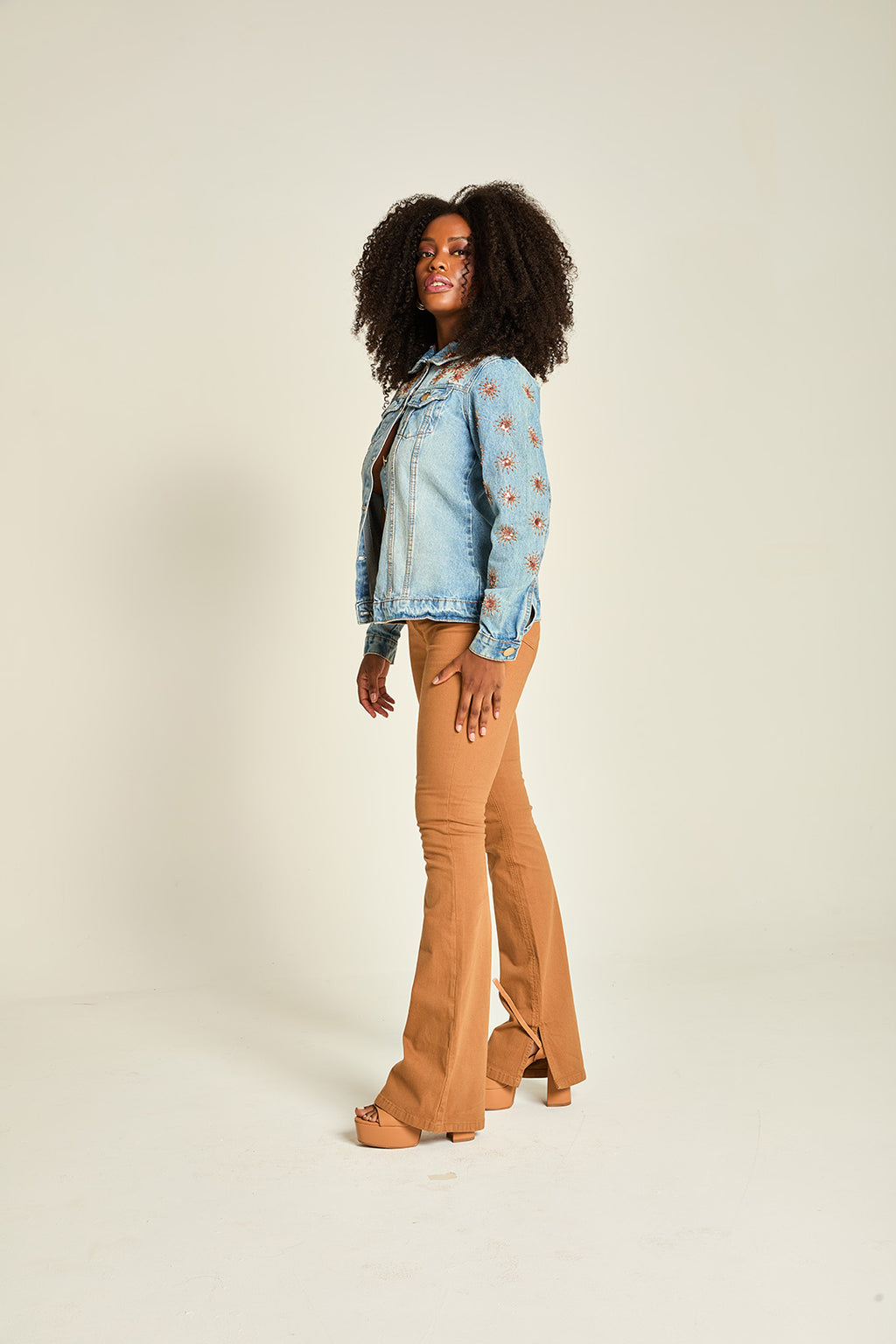 CALÇA CALCA HOT FLARE OCRE