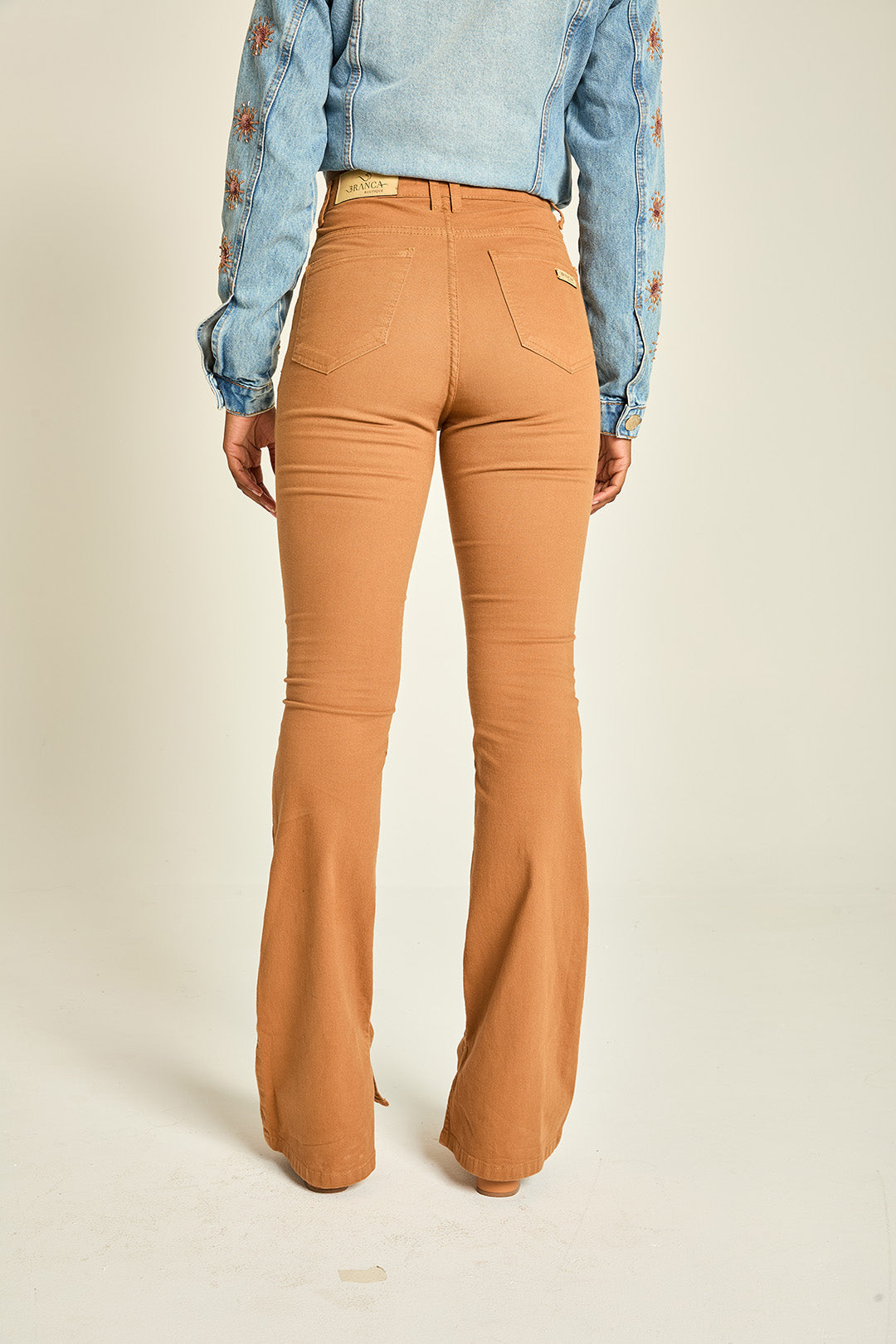 CALÇA CALCA HOT FLARE OCRE