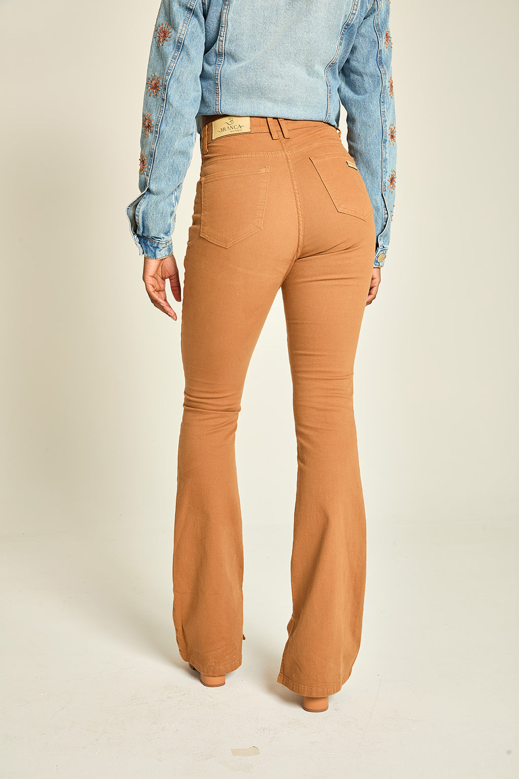 CALÇA CALCA HOT FLARE OCRE