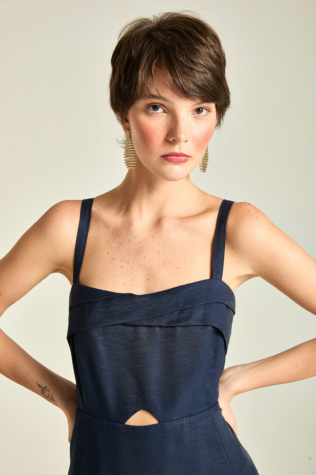 VESTIDO PREGAS