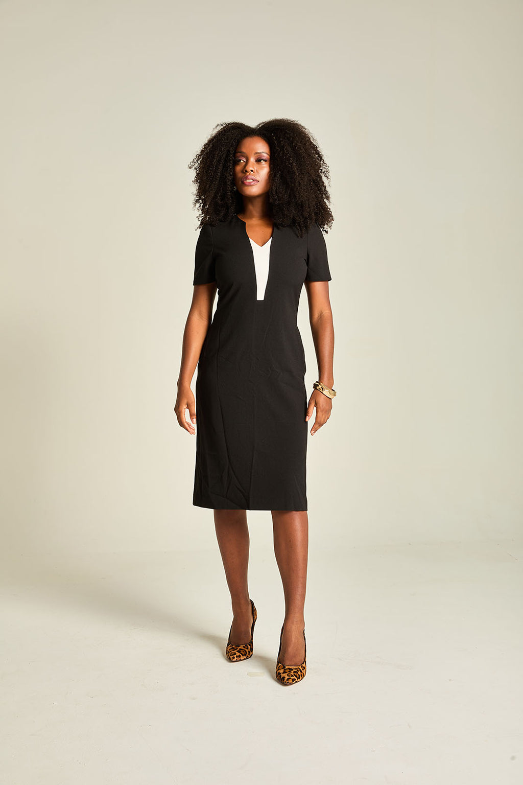 VESTIDO CREPE DECOTE DET