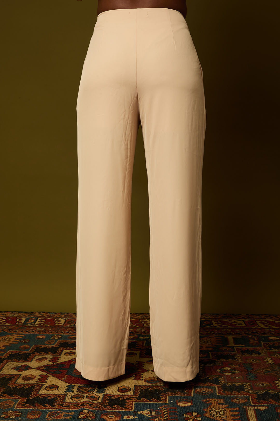 CONJUNTO BLUSA ASSIMETRICA DE OMBRO CAIDO E CALCA PANTALONA