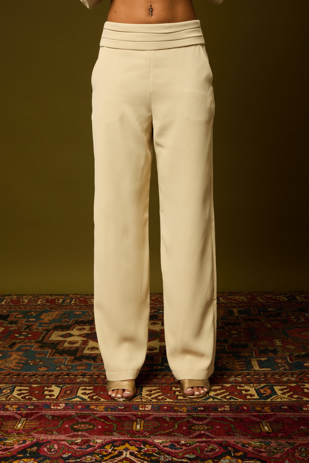 Calça Reta de Alfaiataria com Pregas Cru