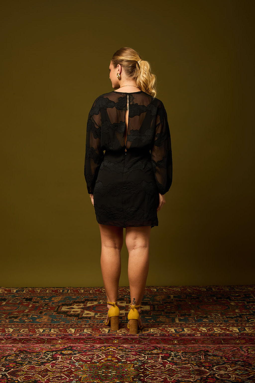 VESTIDO EM DEVORE DECOTE TRANSPASSADO