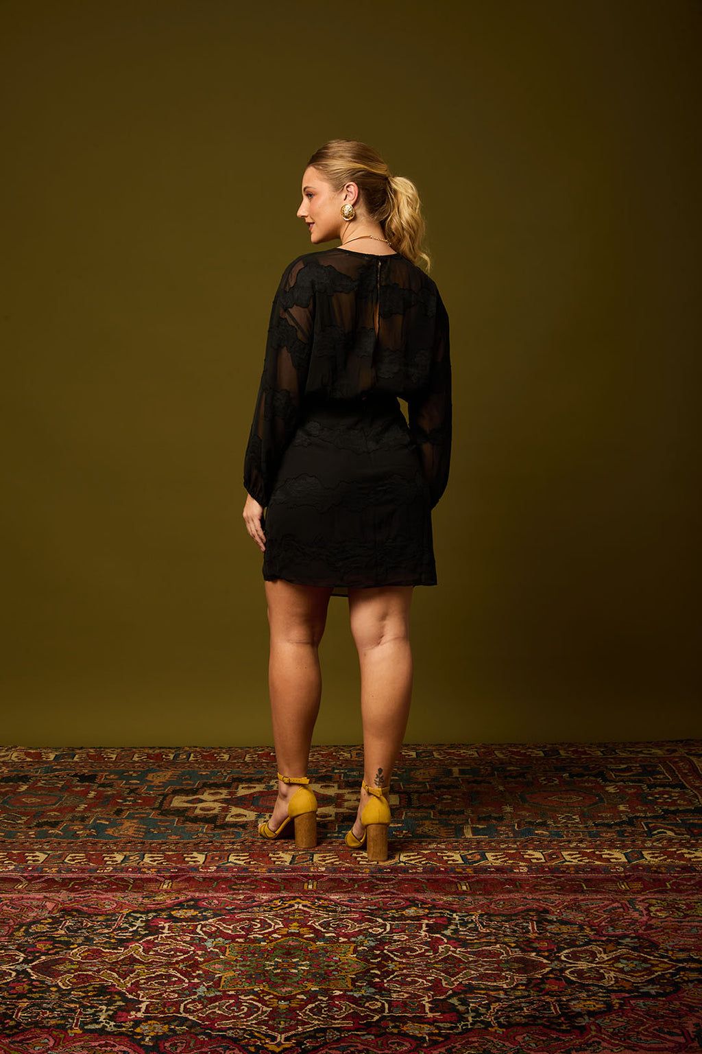 VESTIDO EM DEVORE DECOTE TRANSPASSADO